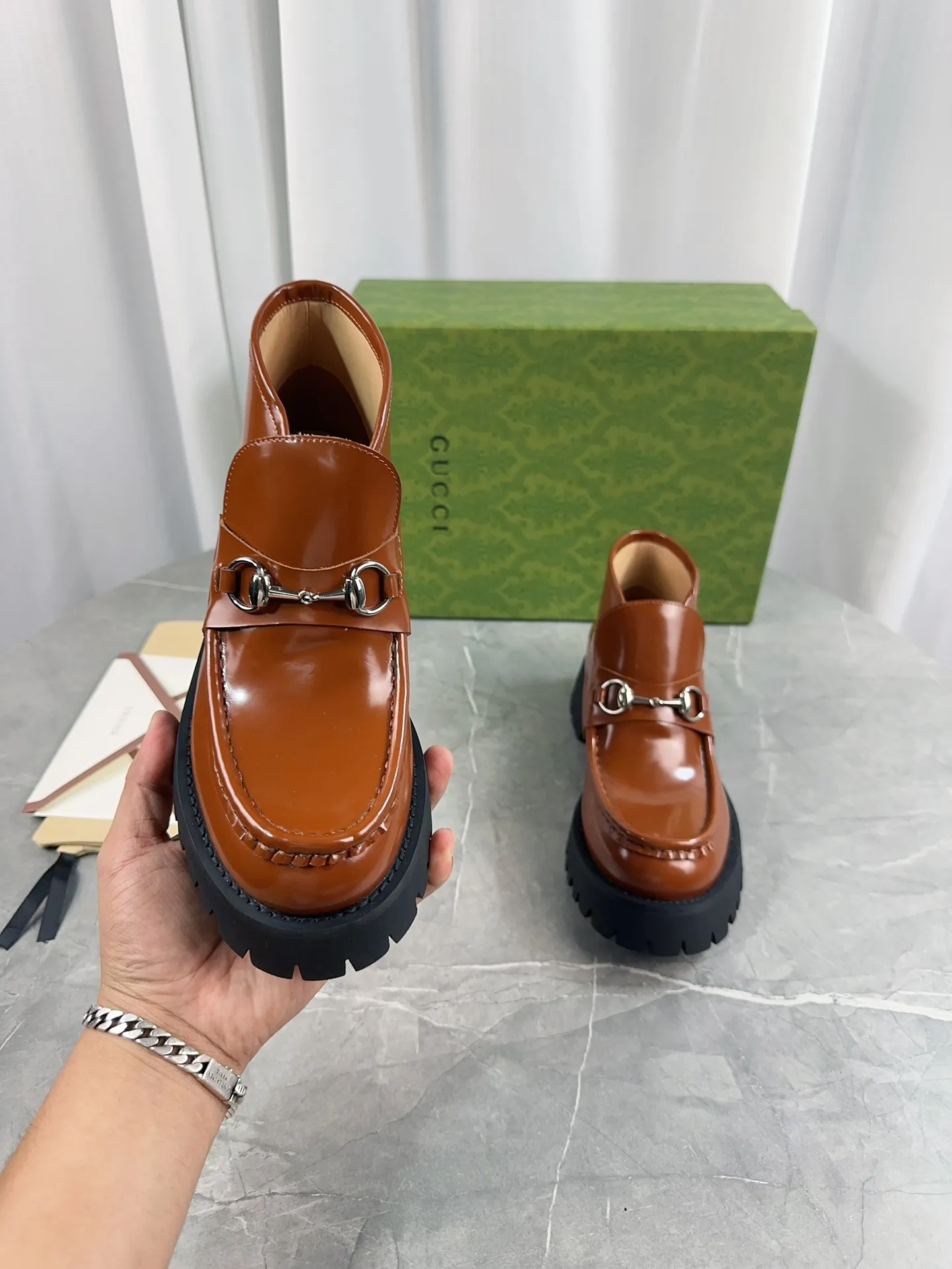 Men's shoes 💰620💰 New model from Gucci, double GG groove thick-soled loafers. The original version is made 1:1. Super beautiful quality, classic model at the counter. ❶Upper: original open-edge beaded cowhide ❷Inner lining: water-dyed cowhide ❸Feet: water-dyed cowhide ❹Outsole: ultra-light original sole ❺thick sole heightening: 3.5cn ❻Packing: original packaging ❼Number: 35-42 (41 41 customized, non-refundable) Men's model: 38-46 (45, 46 customized, non-refundable)
